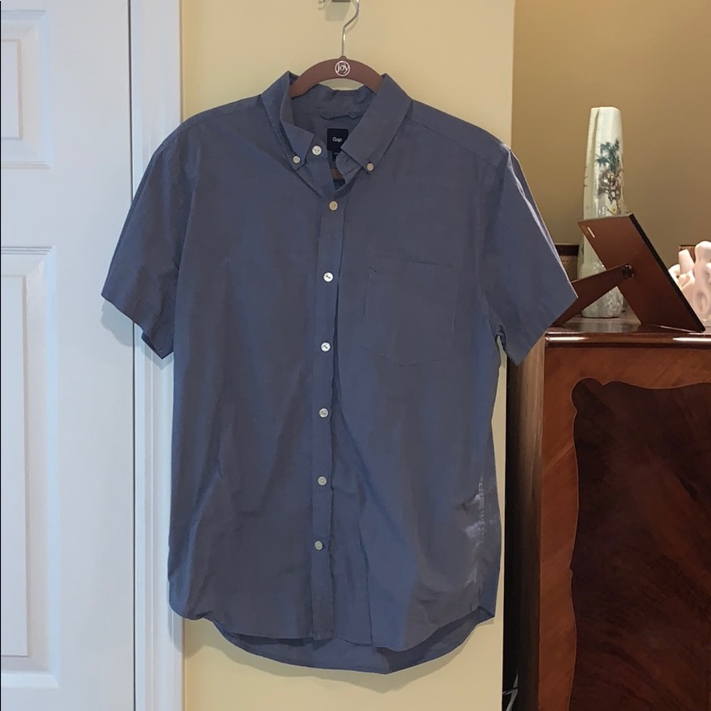 GAP size medium short sleeve button down